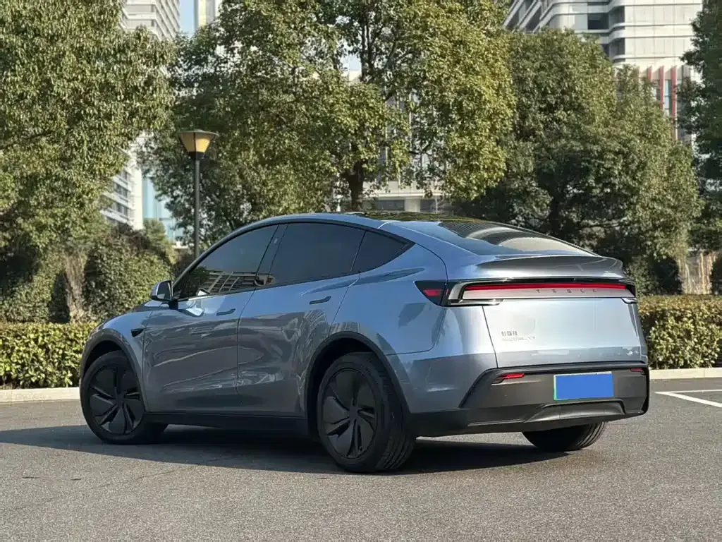 Tesla Model Y — фото 4