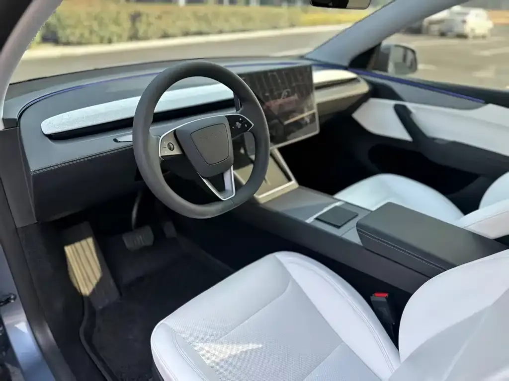 Tesla Model Y — фото 2