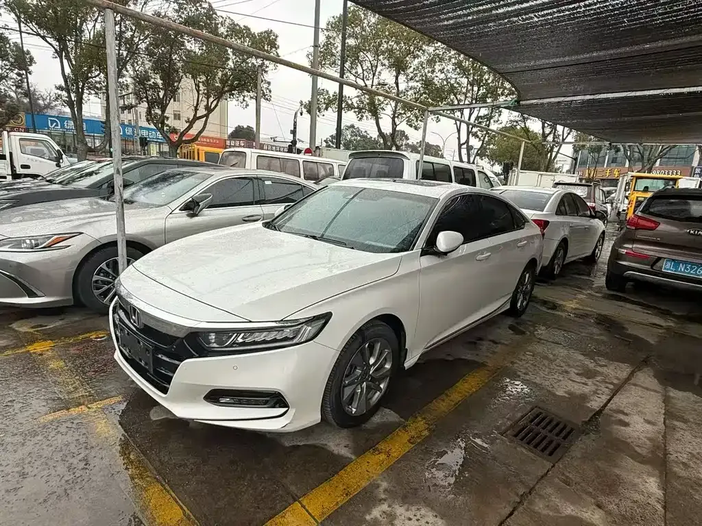 Honda Accord — фото 1