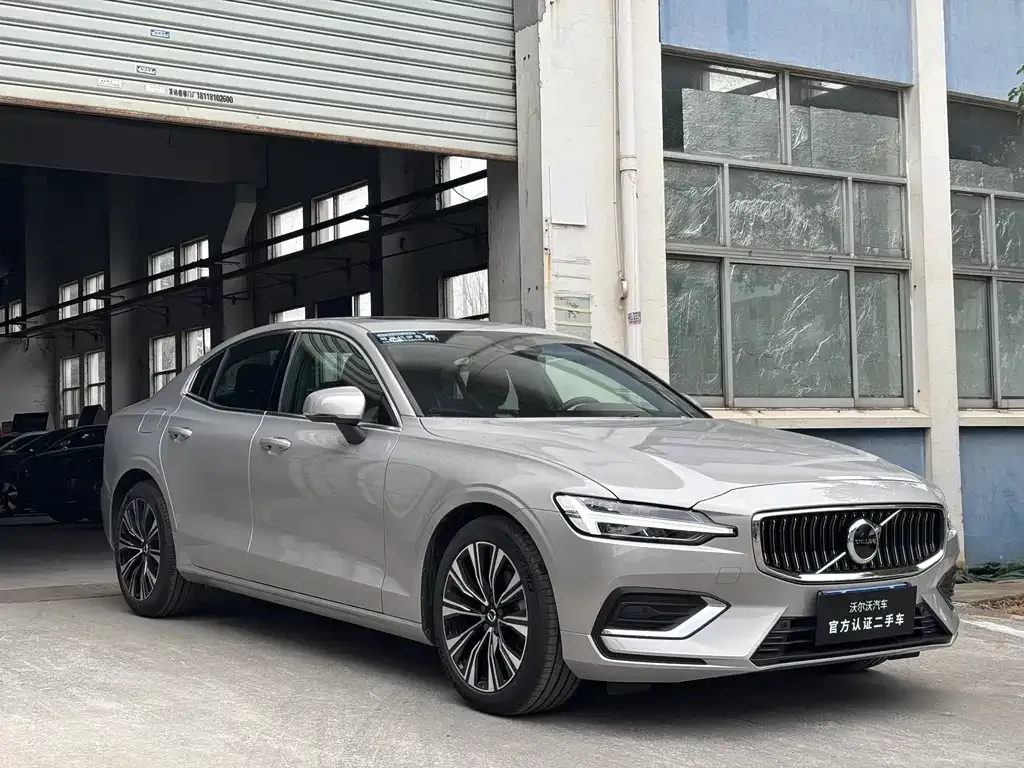 Volvo S60 2025 из CN, фото 4