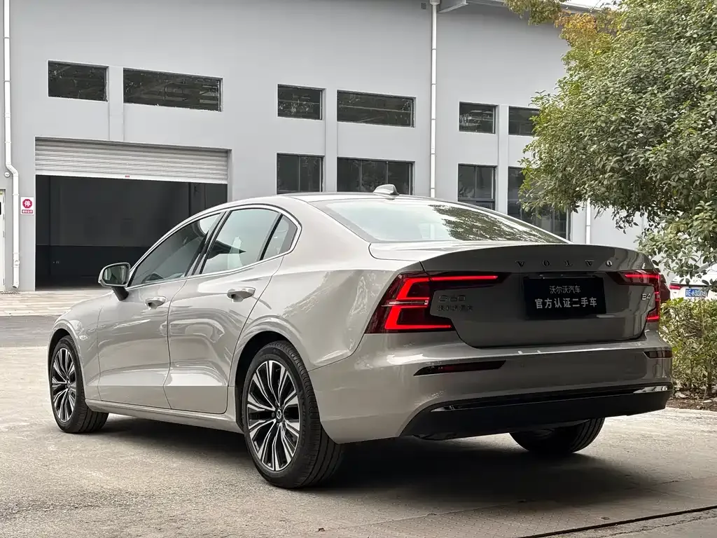Volvo S60 2025 из CN, фото 2