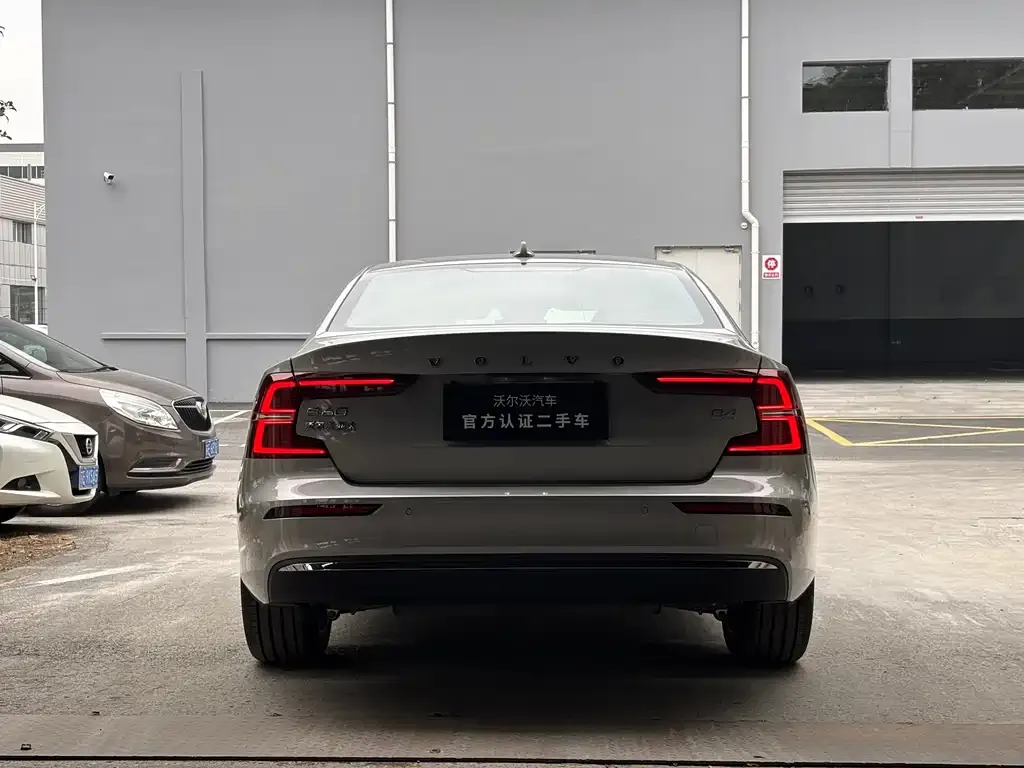 Volvo S60 2025 из CN, фото 6