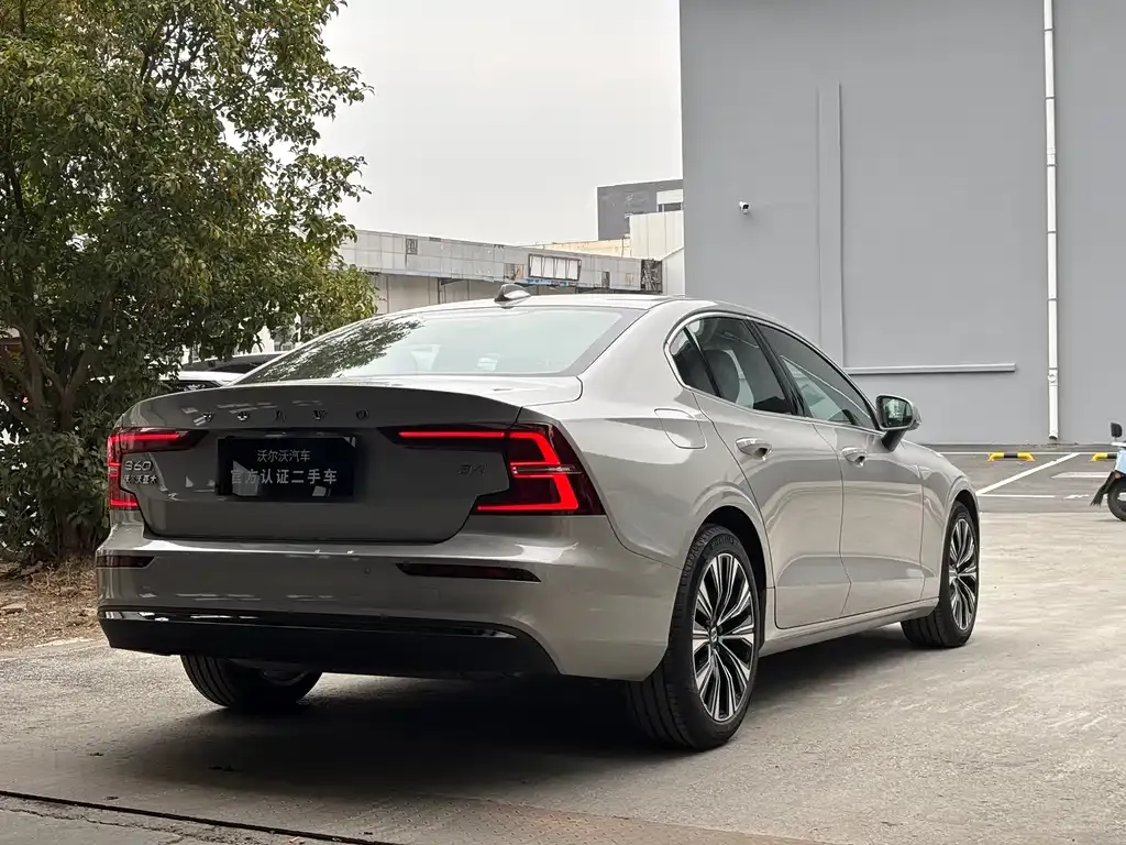 Volvo S60 2025 из CN, фото 8