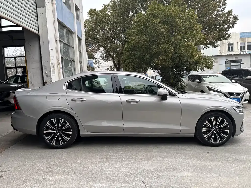 Volvo S60 2025 из CN, фото 10