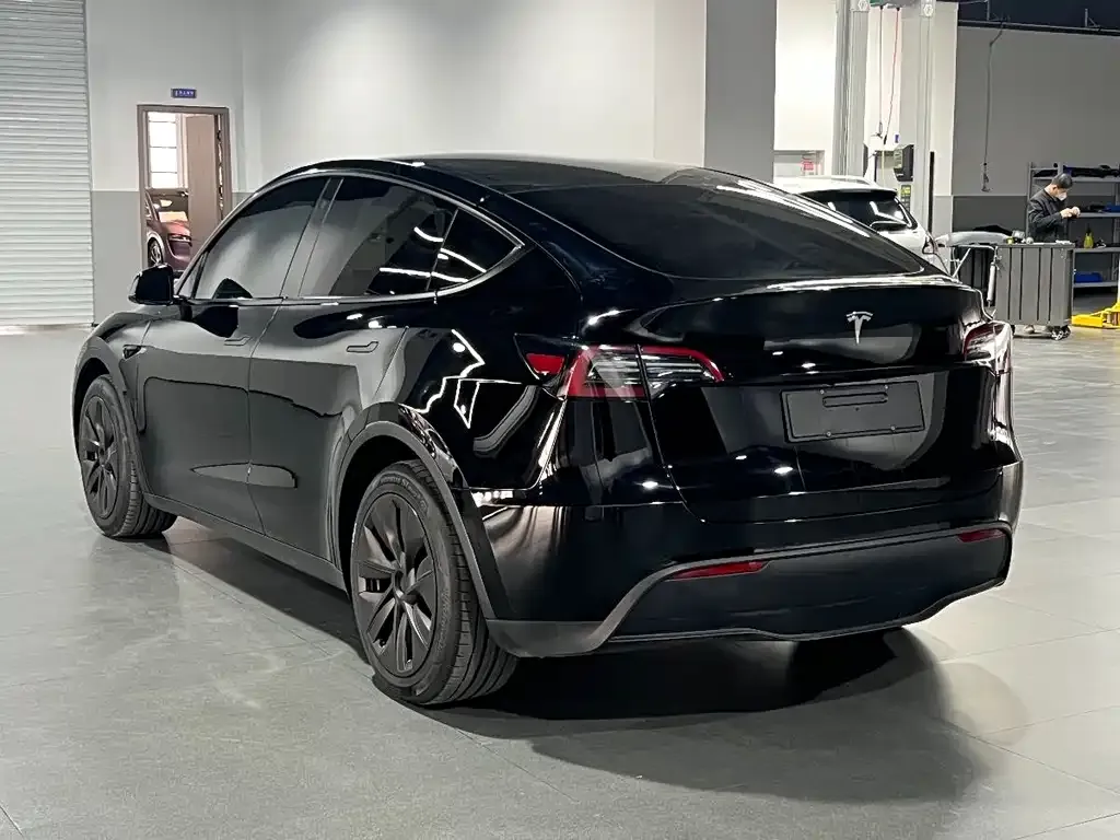 Tesla Model Y — фото 5