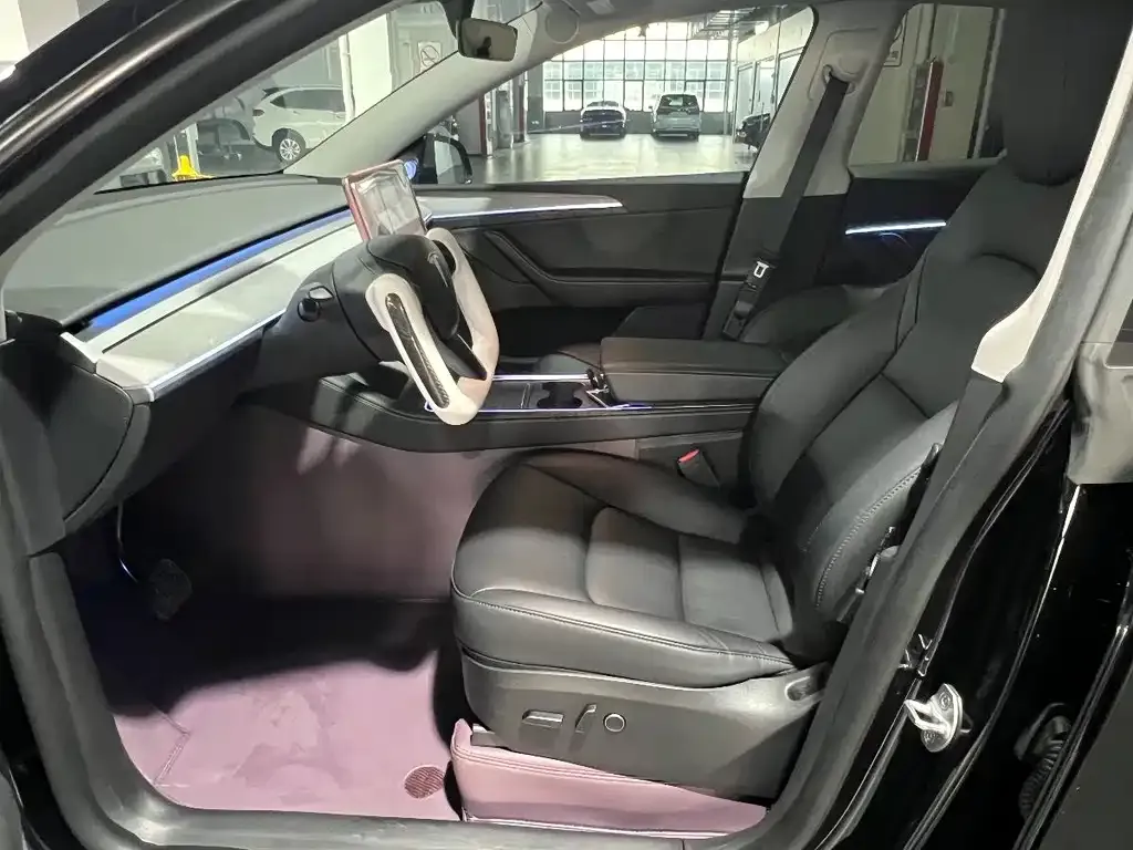 Tesla Model Y — фото 10