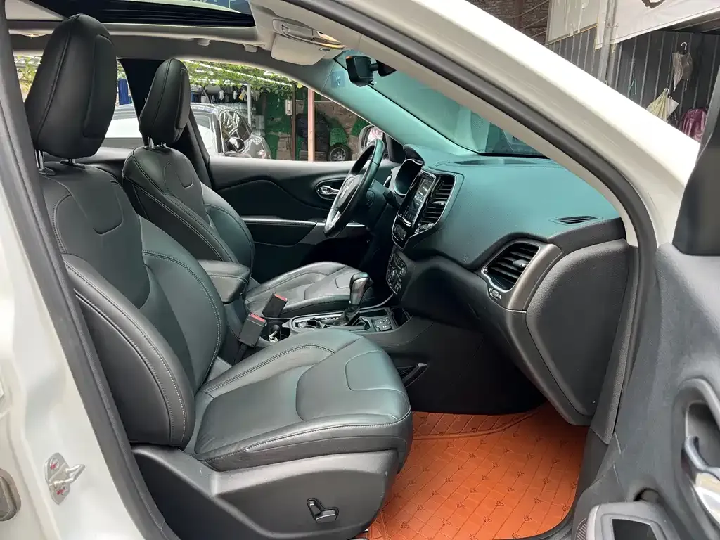 Jeep Cherokee 2021 из CN, фото 9