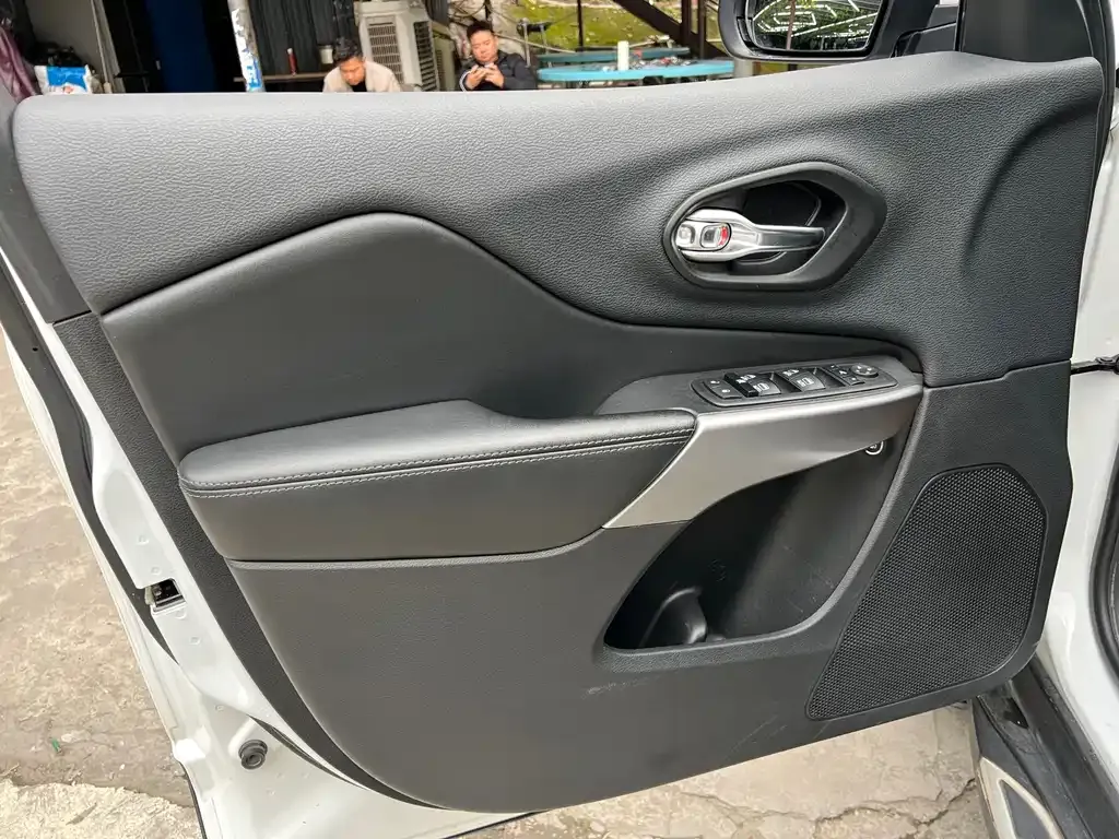 Jeep Cherokee 2021 из CN, фото 5