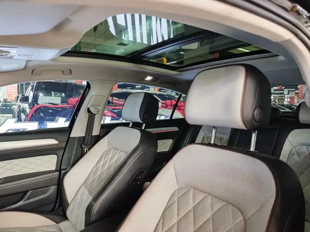 Volkswagen Magotan 2023 из CN, фото 6