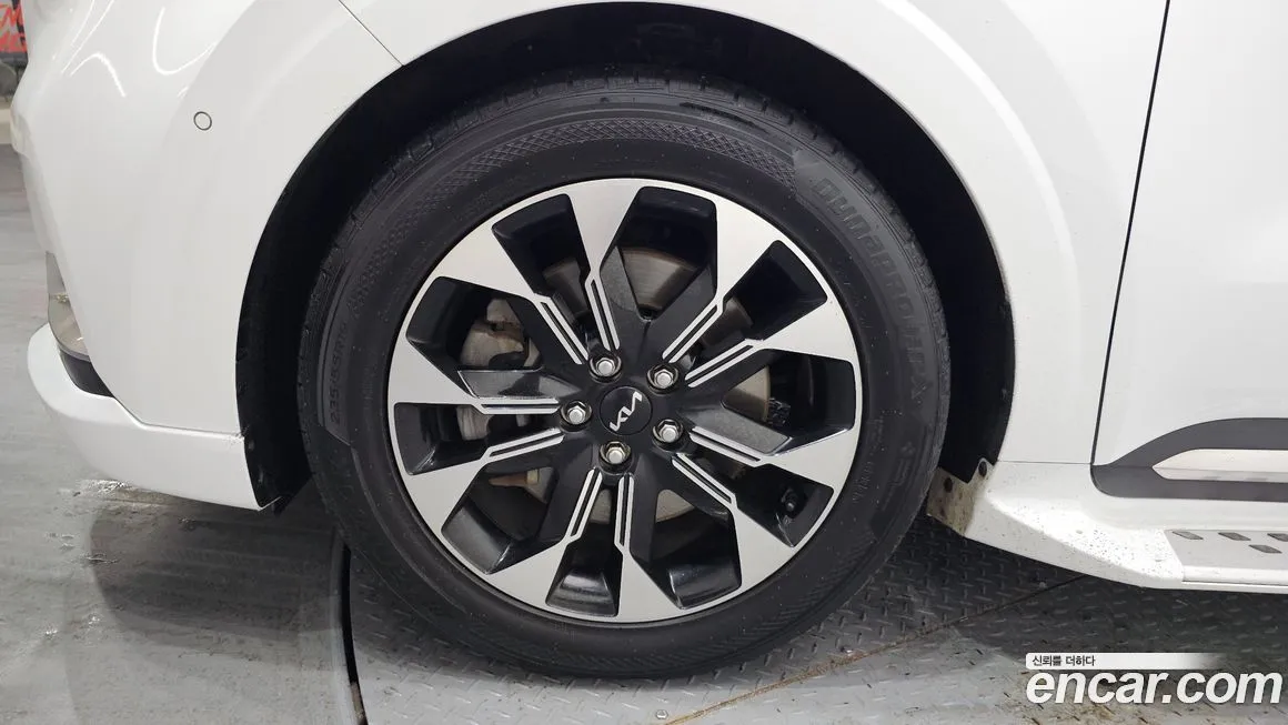 Kia Carnival — фото 10