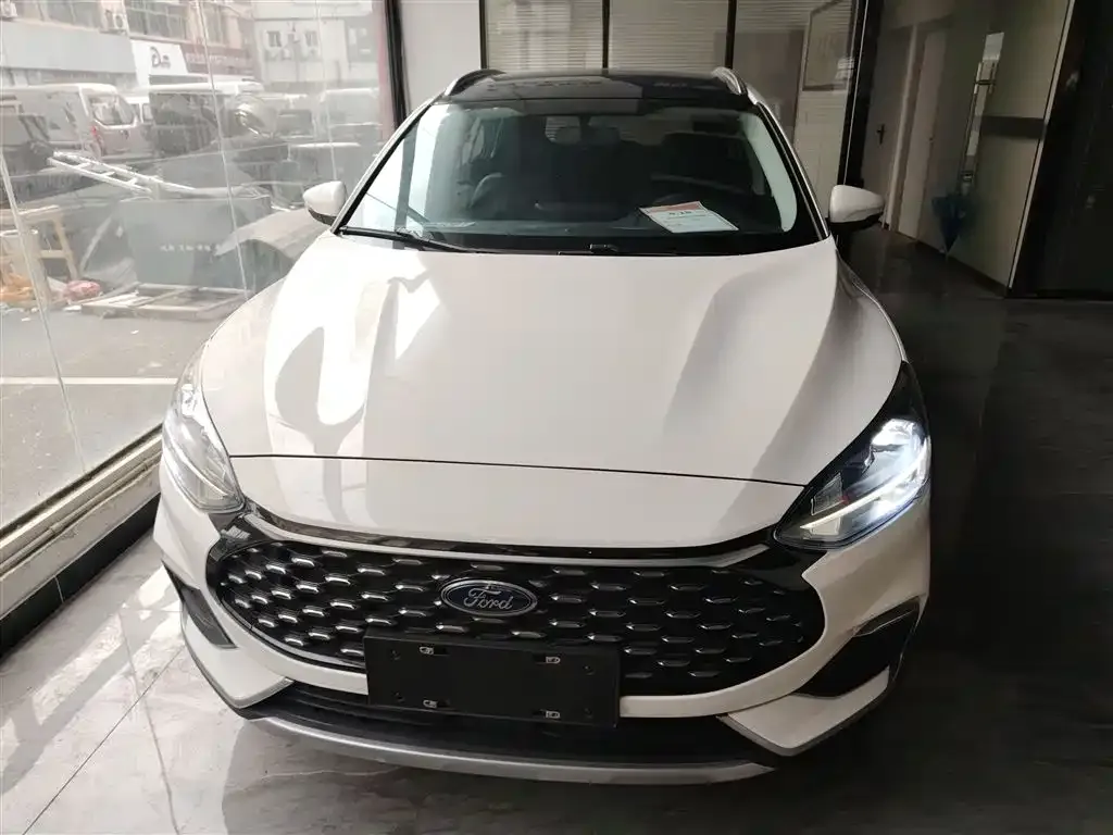 Ford Focus 2022 из CN, фото 2