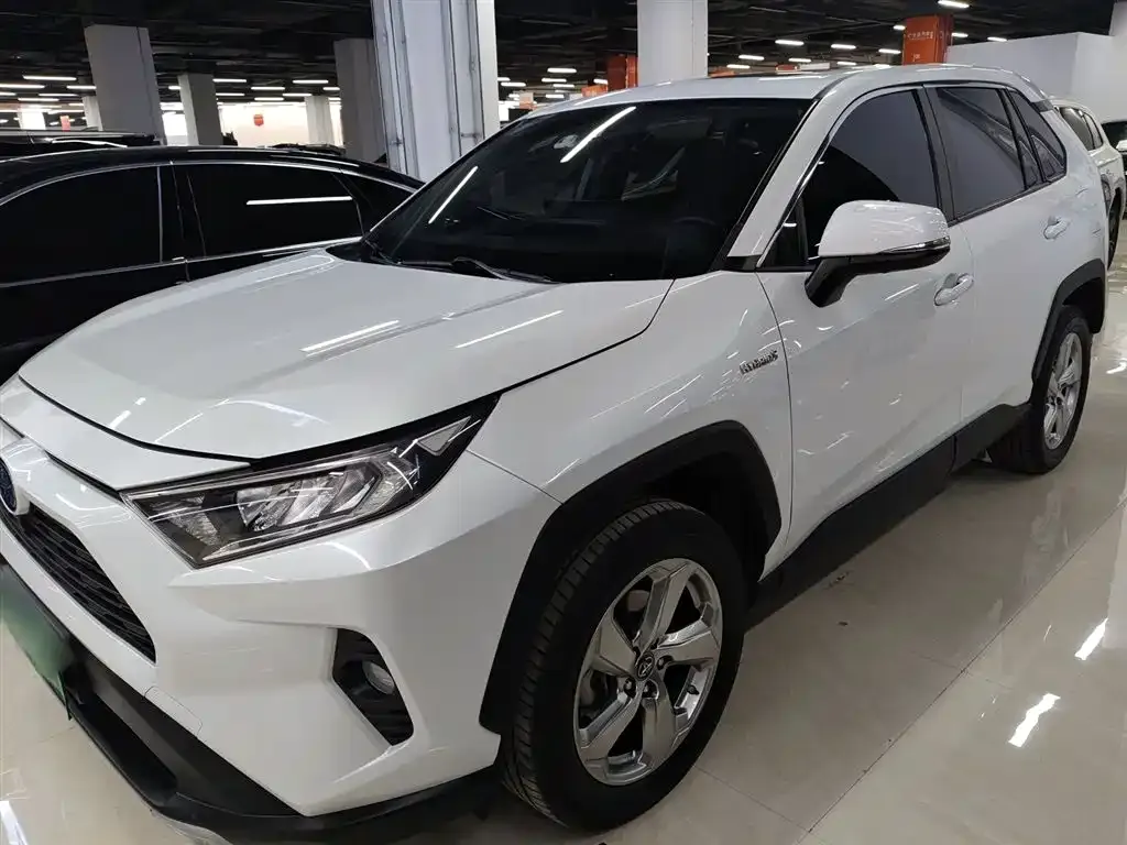 Toyota RAV4 — фото 2