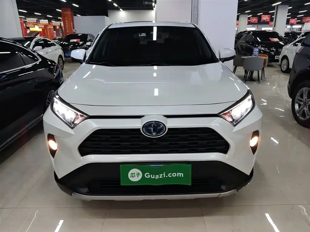 Toyota RAV4 — фото 3