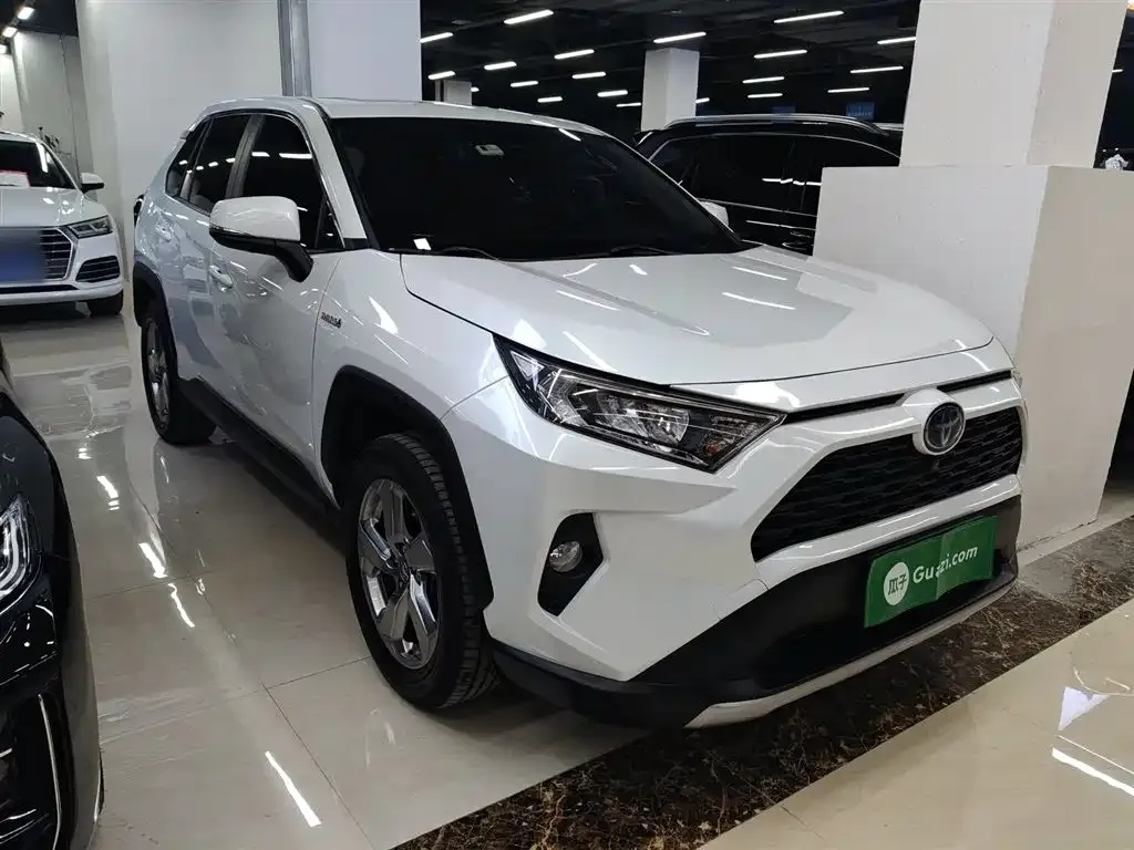 Toyota RAV4 — фото 9