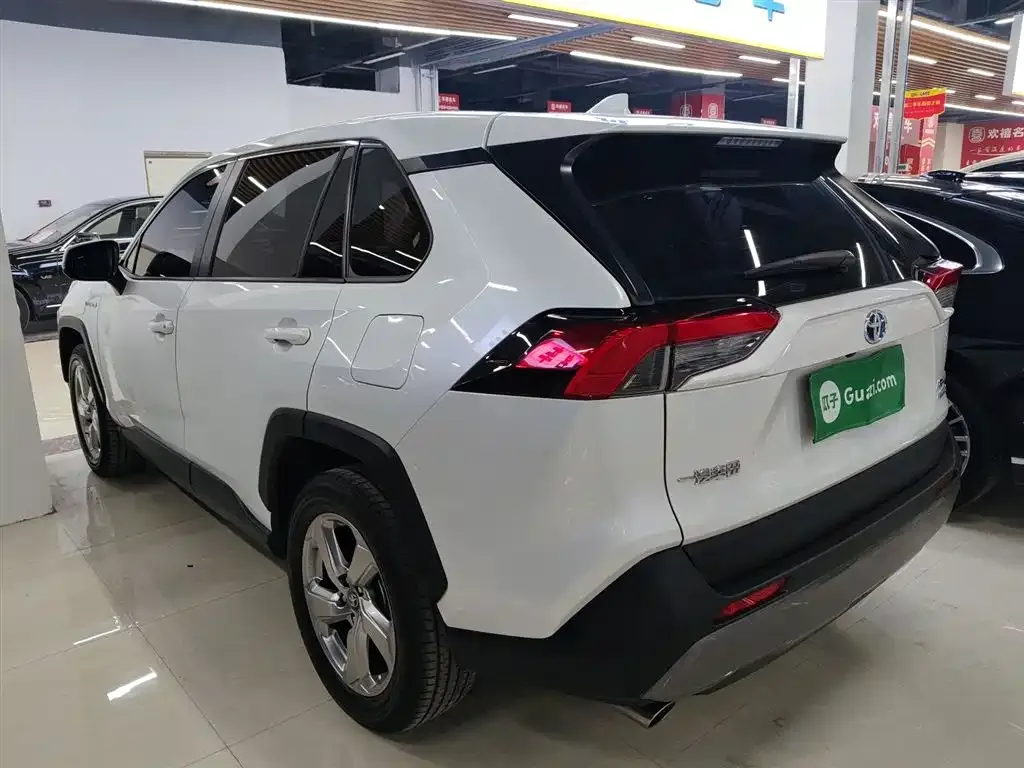 Toyota RAV4 — фото 7