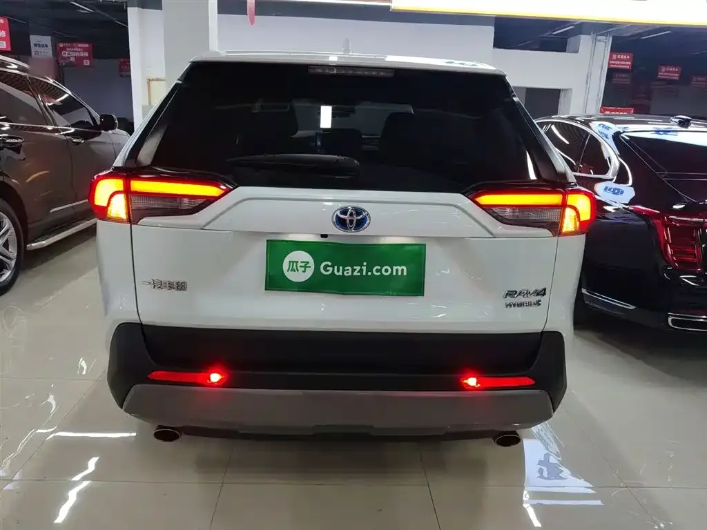Toyota RAV4 — фото 10