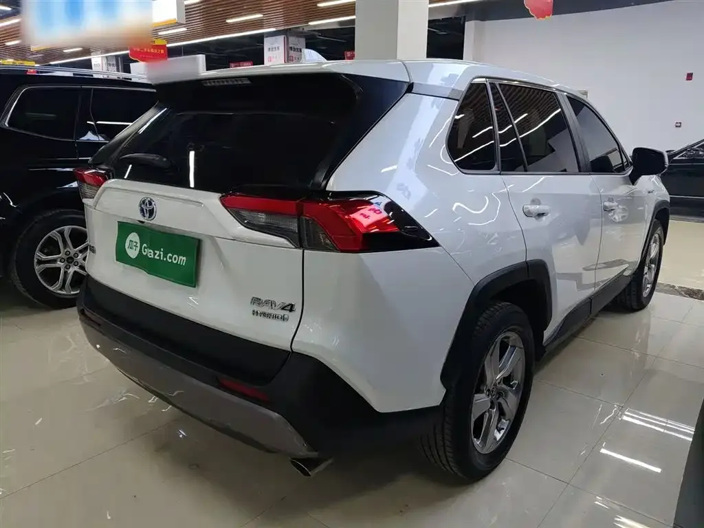 Toyota RAV4 — фото 6