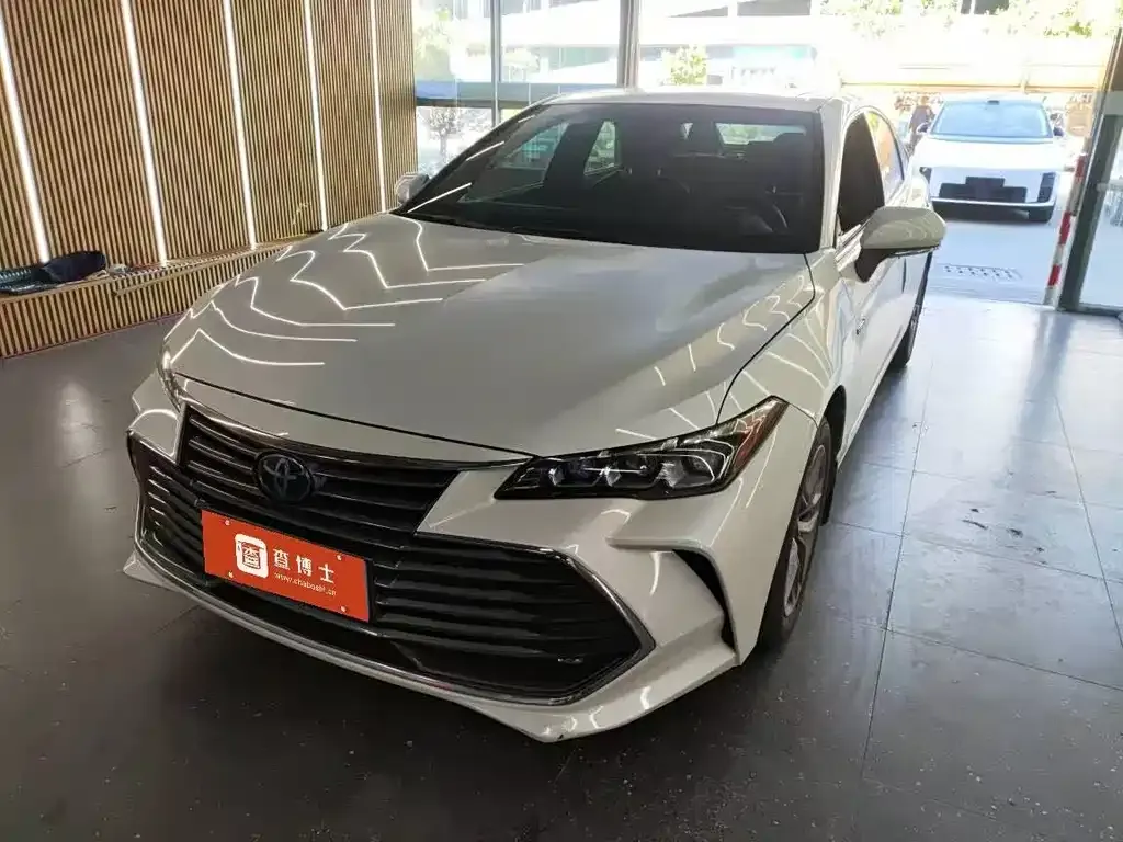Toyota Avalon — фото 1