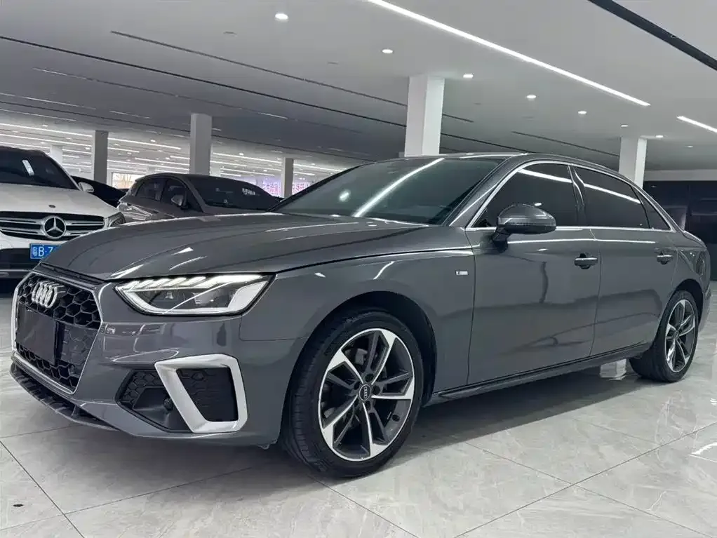 Audi A4L 2022 из CN, фото 1