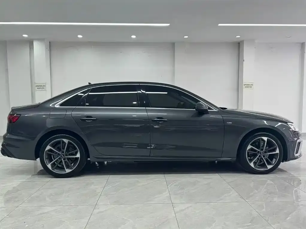 Audi A4L 2022 из CN, фото 8