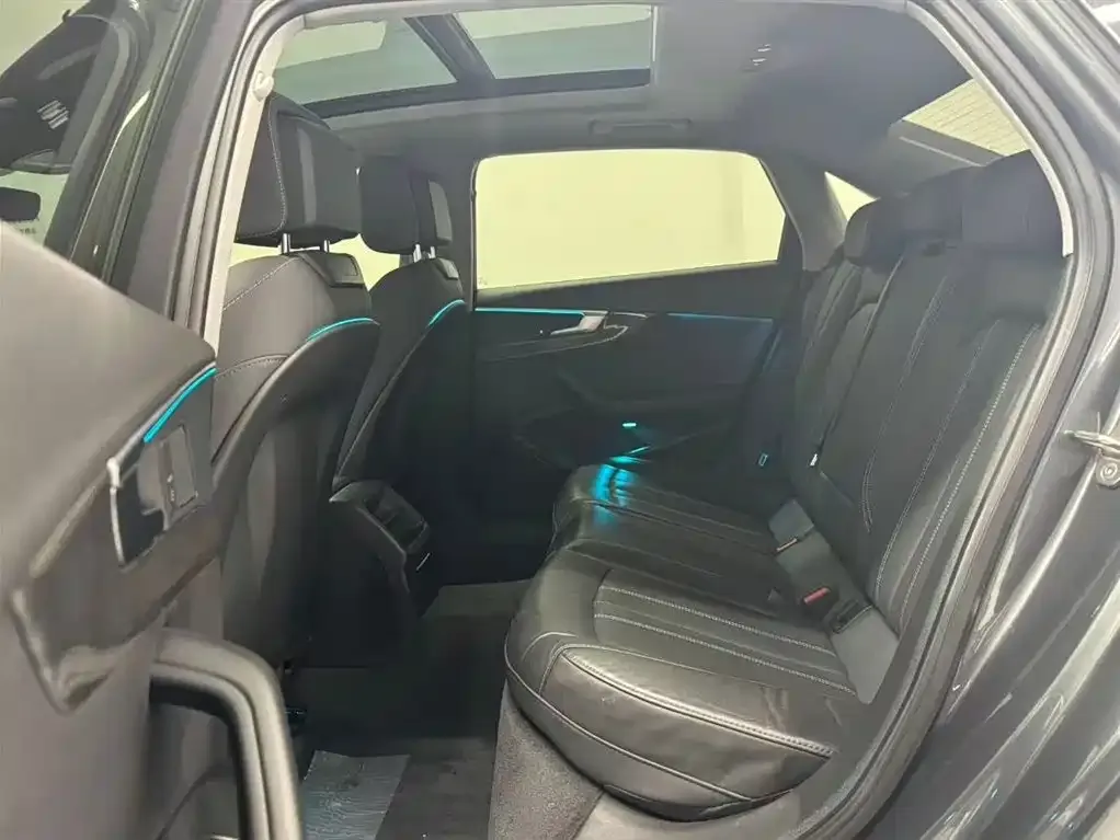 Audi A4L 2022 из CN, фото 2