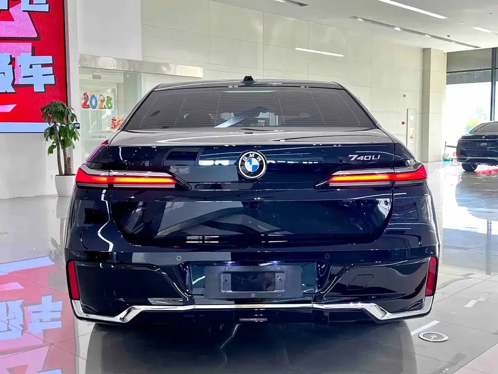 BMW 7 Series — фото 10
