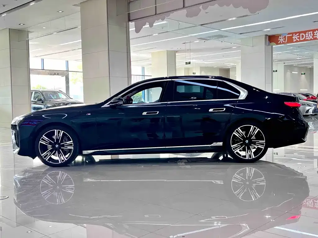 BMW 7 Series — фото 6