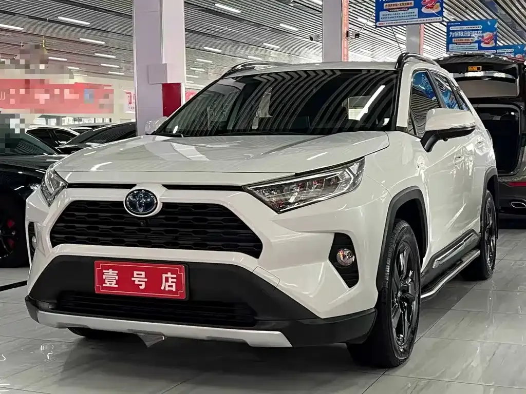 Toyota RAV4 — фото 1