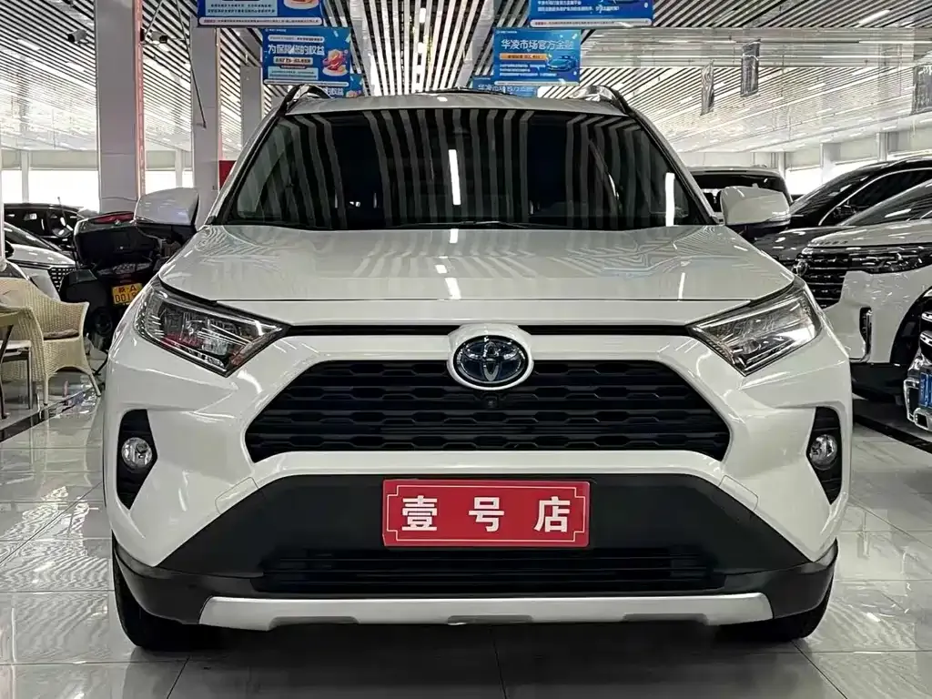 Toyota RAV4 — фото 7