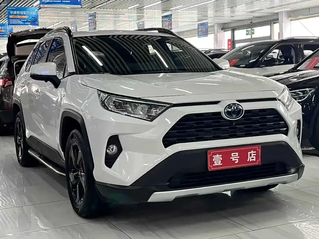 Toyota RAV4 — фото 4