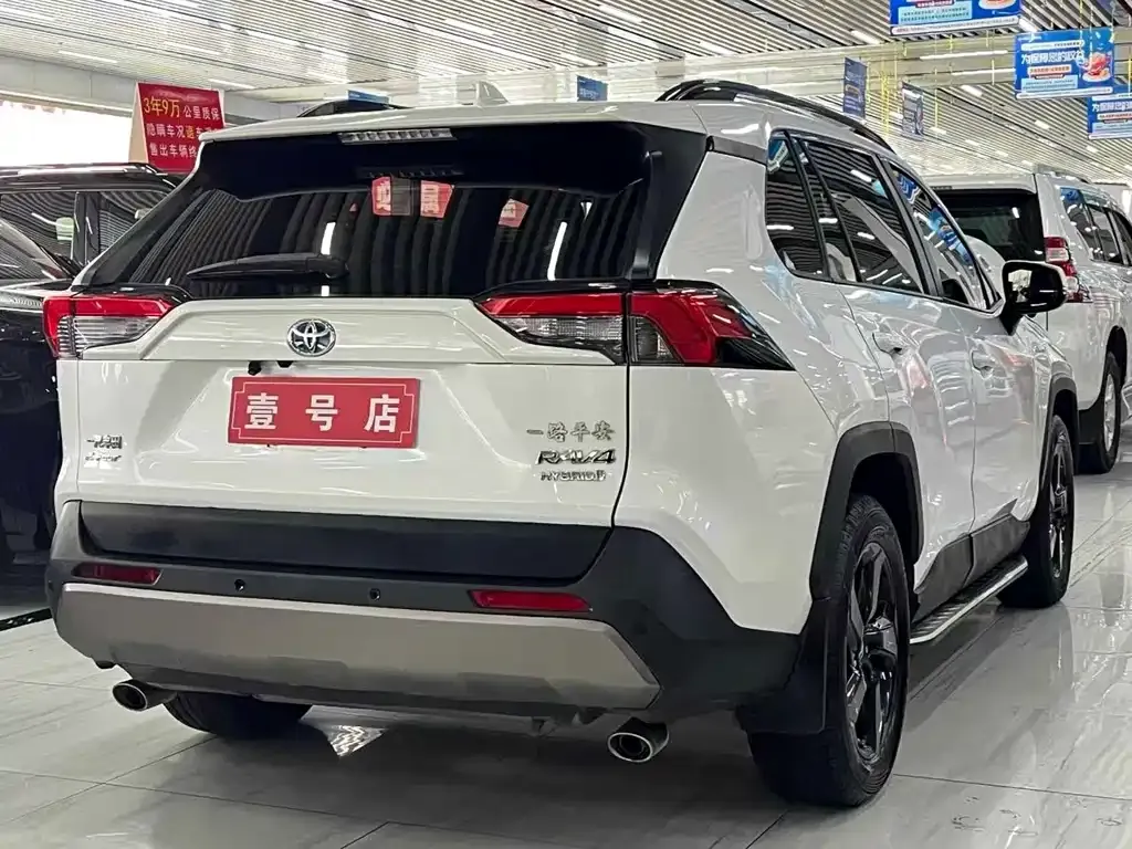 Toyota RAV4 — фото 6