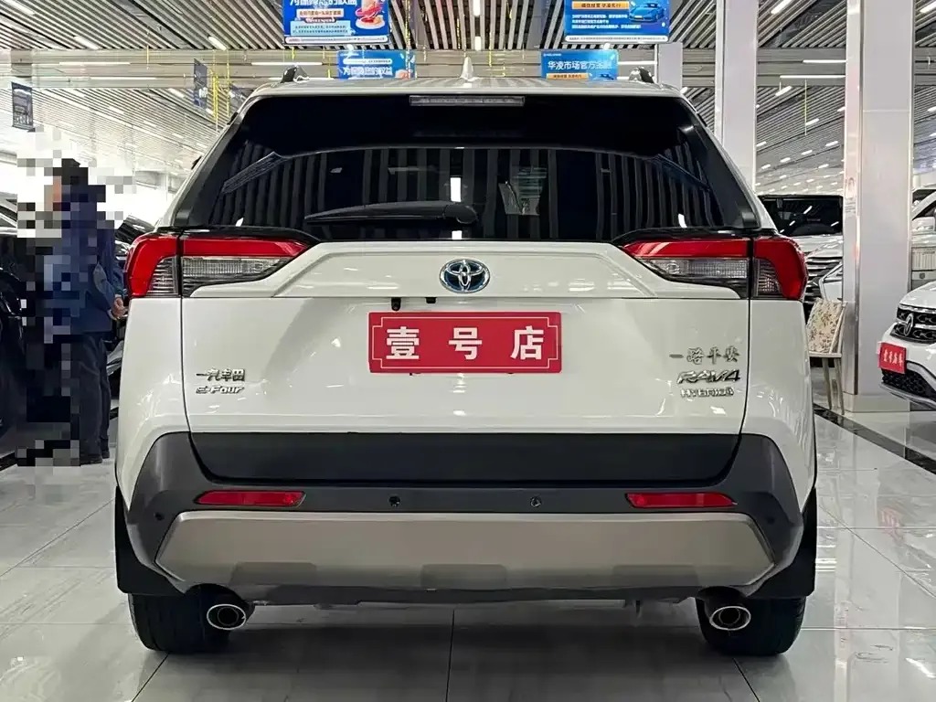 Toyota RAV4 — фото 3