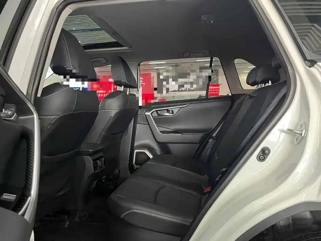 Toyota RAV4 — фото 10