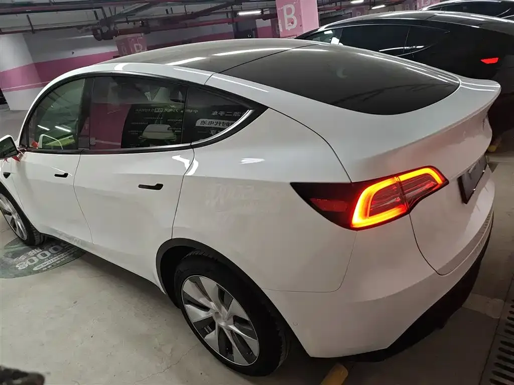 Tesla Model Y — фото 9