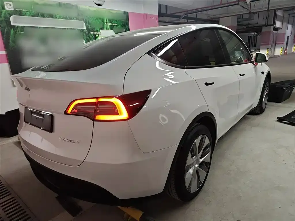 Tesla Model Y — фото 4