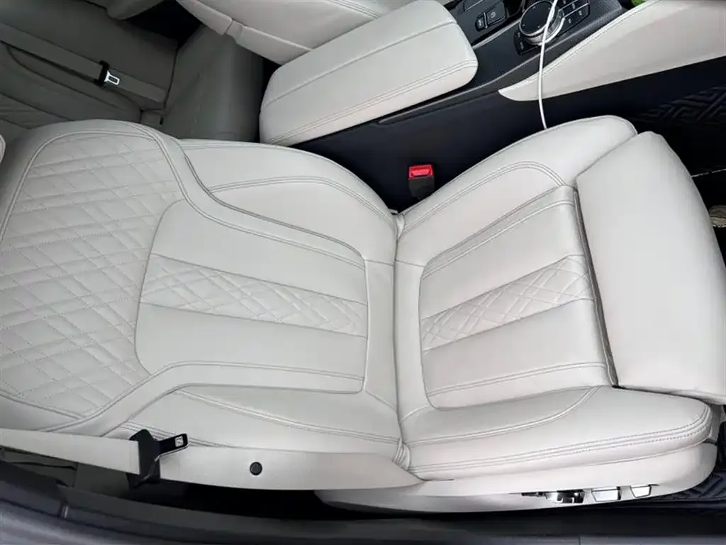 BMW 5 Series (Import) 2023 из CN, фото 8