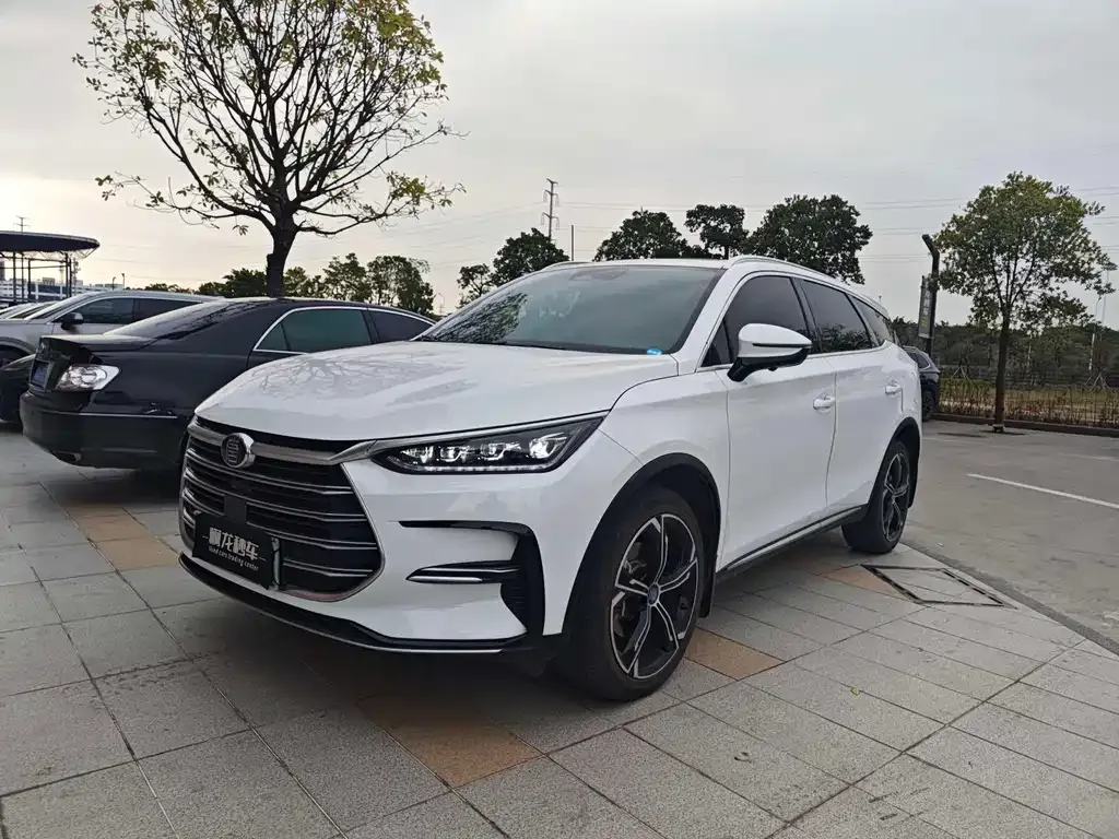 BYD Tang New Energy — фото 1