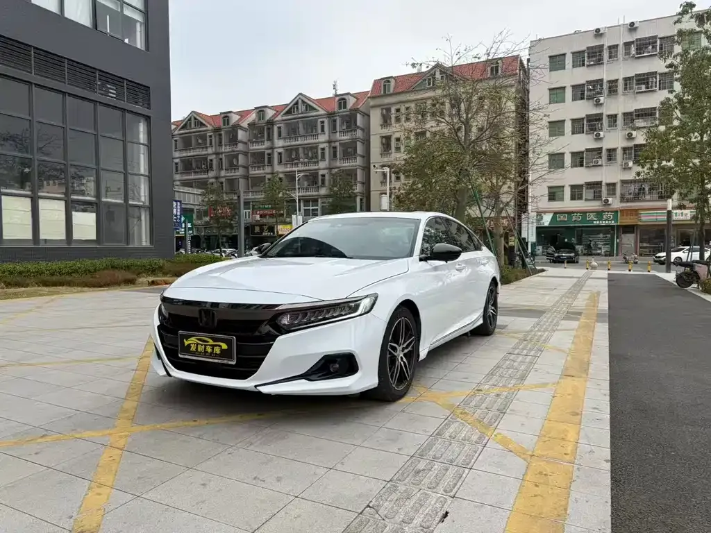 Honda Accord — фото 1
