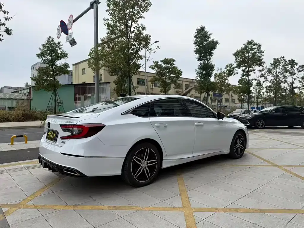 Honda Accord — фото 8