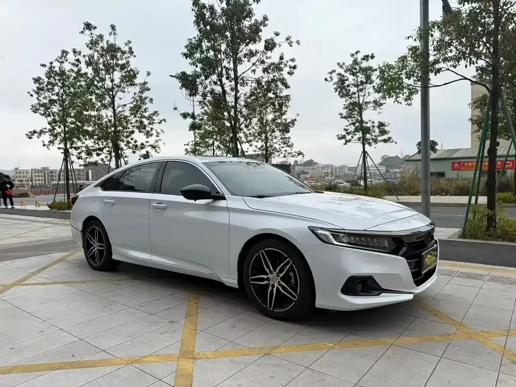 Honda Accord — фото 9