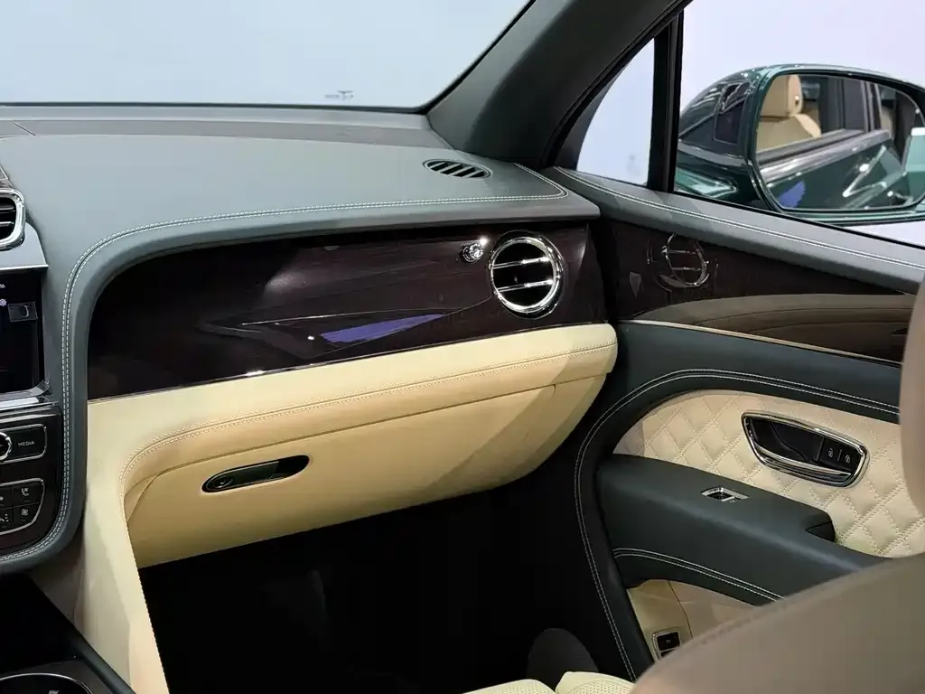 Bentley Bentayga 2022 из CN, фото 4