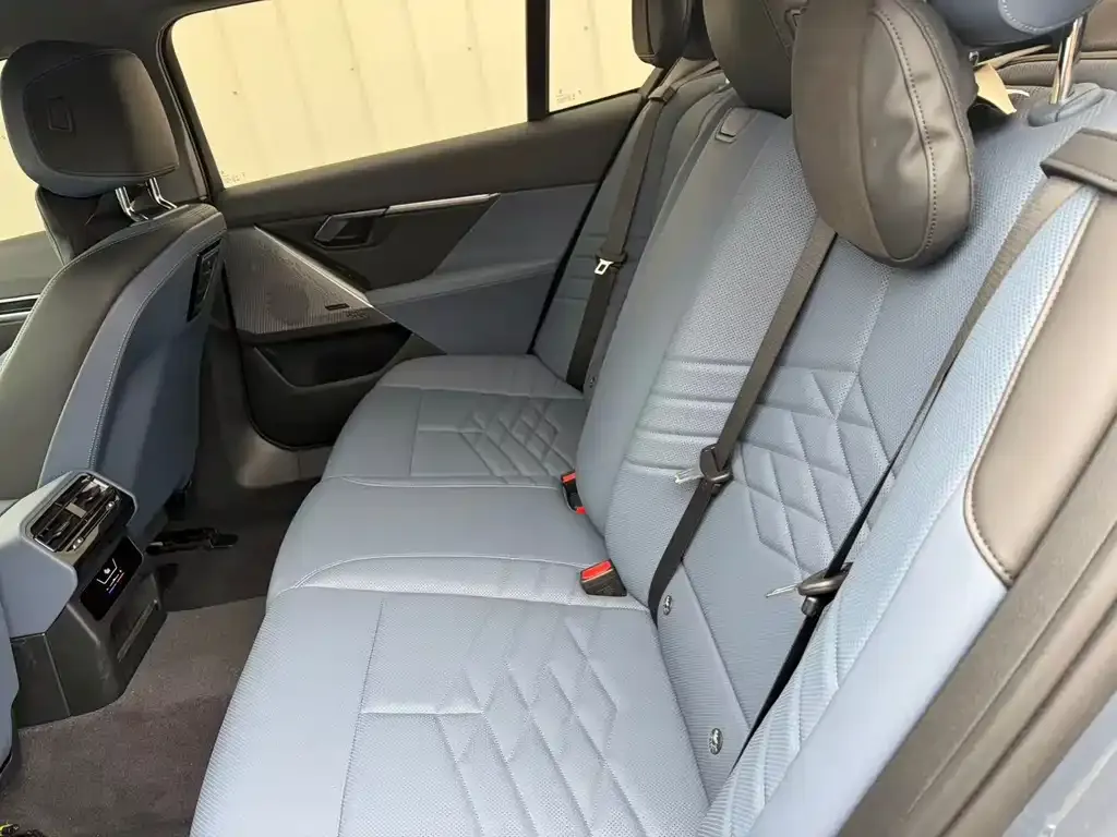 BMW i5 2025 из CN, фото 3
