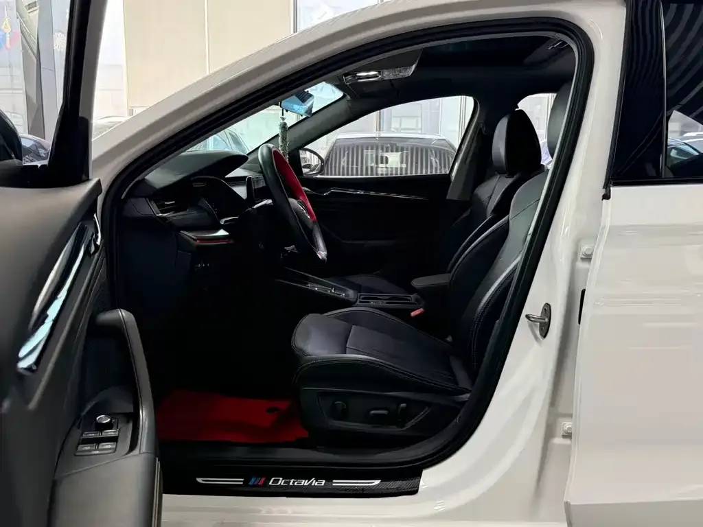 Skoda Octavia 2021 из CN, фото 7