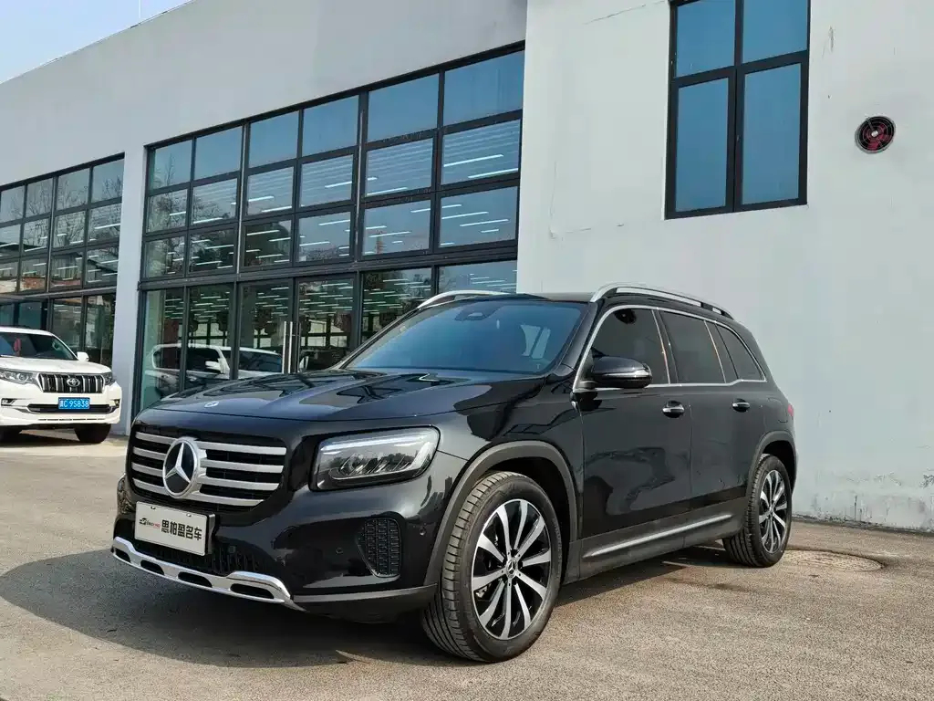 Mercedes-Benz GLB — фото 1