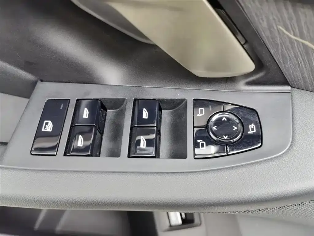 BMW 5 Series 2024 из CN, фото 9