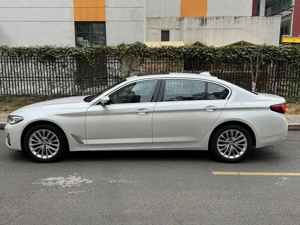 BMW 5 Series — фото 6