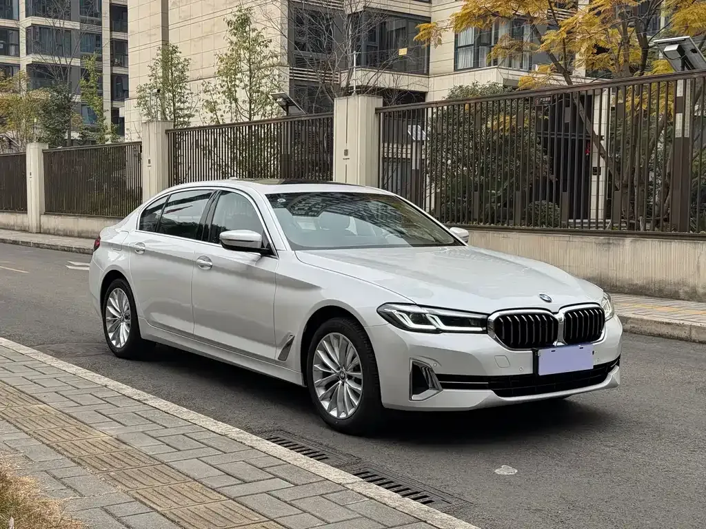 BMW 5 Series — фото 7