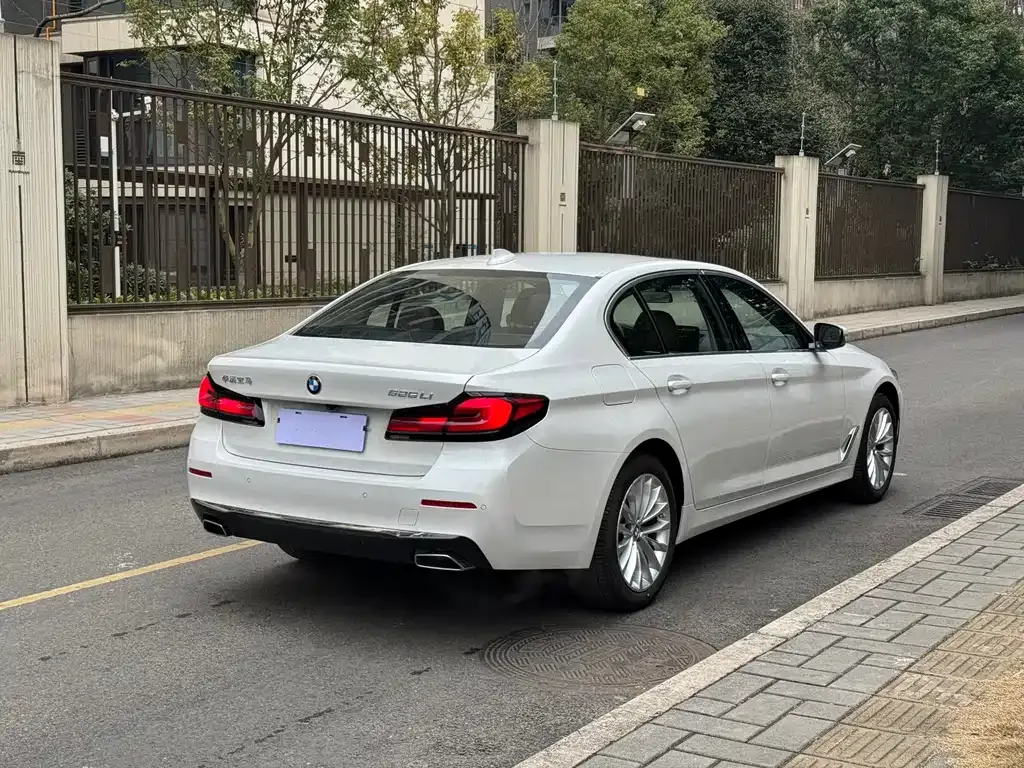 BMW 5 Series — фото 3