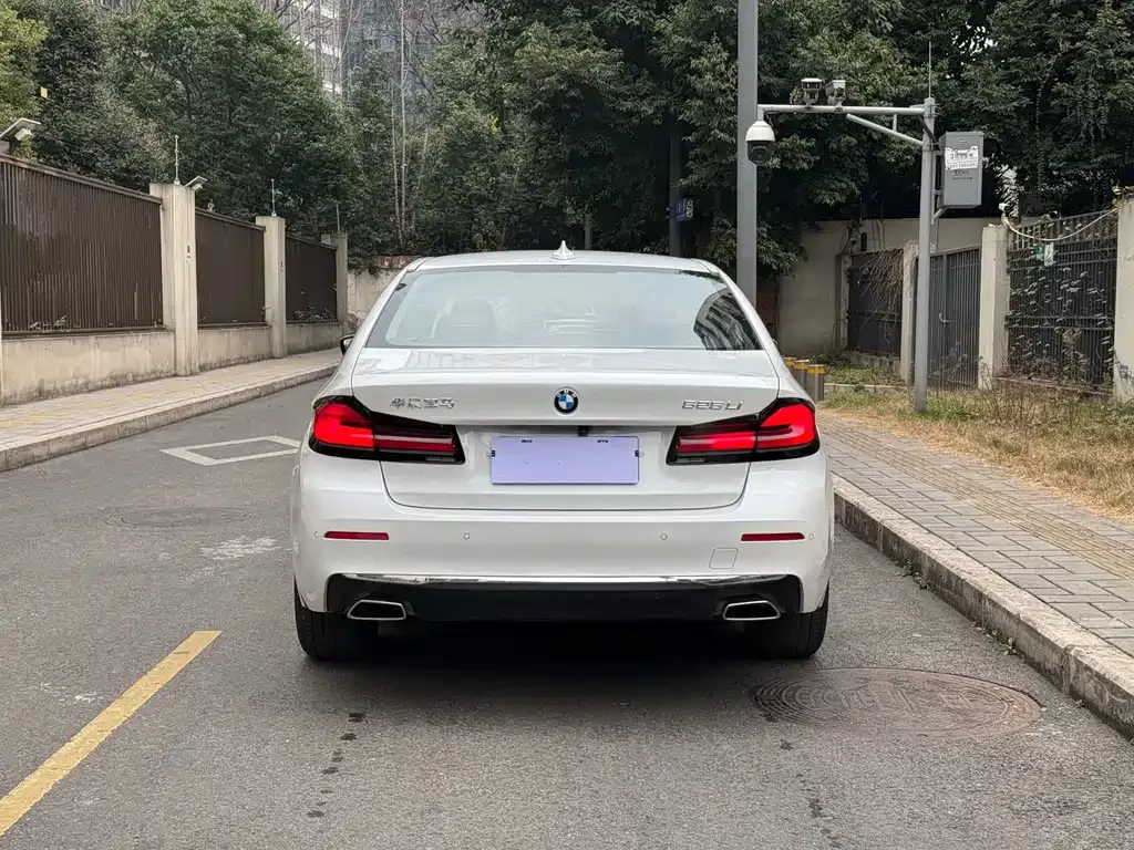 BMW 5 Series — фото 10