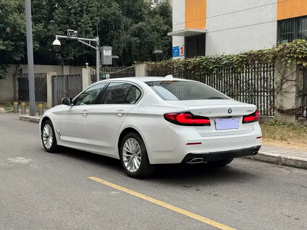 BMW 5 Series — фото 5